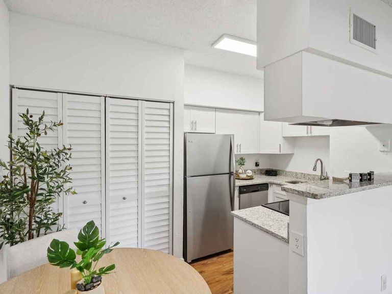 Waterford Point Apartments apartments in Miami, FL – photo 19