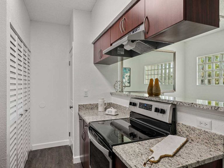 Waterford Point Apartments apartments in Miami, FL – photo 45