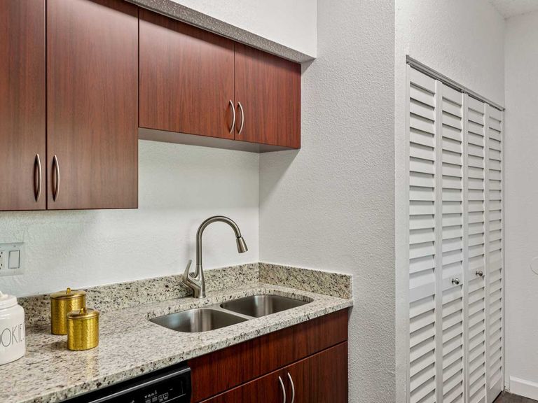 Waterford Point Apartments apartments in Miami, FL – photo 46