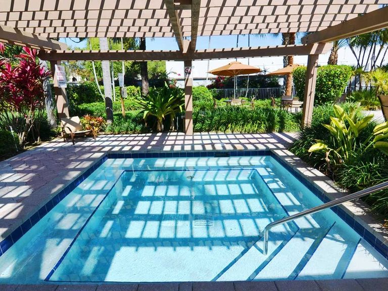 Waterford Point Apartments apartments in Miami, FL – photo 7