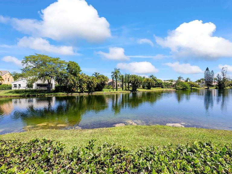 Waterview at Coconut Creek apartments in Coconut Creek, FL – photo 11