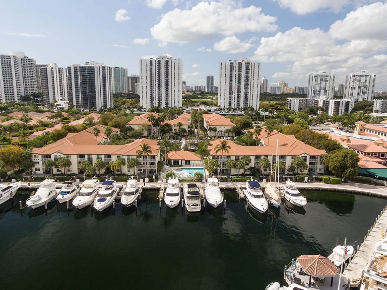 Waterways Village apartments in Aventura, FL – photo 18