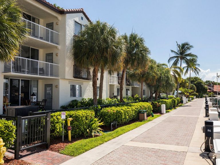 Waterways Village apartments in Aventura, FL – photo 9