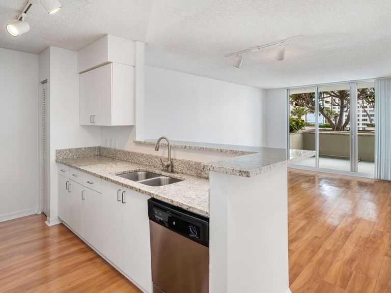 Yacht Club at Brickell Apartments apartments in Miami, FL – photo 16