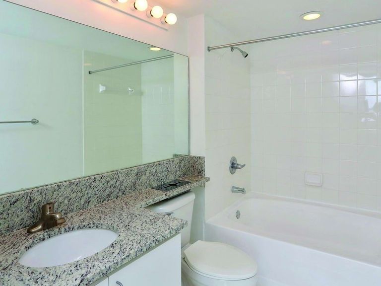 Yacht Club at Brickell Apartments apartments in Miami, FL – photo 18