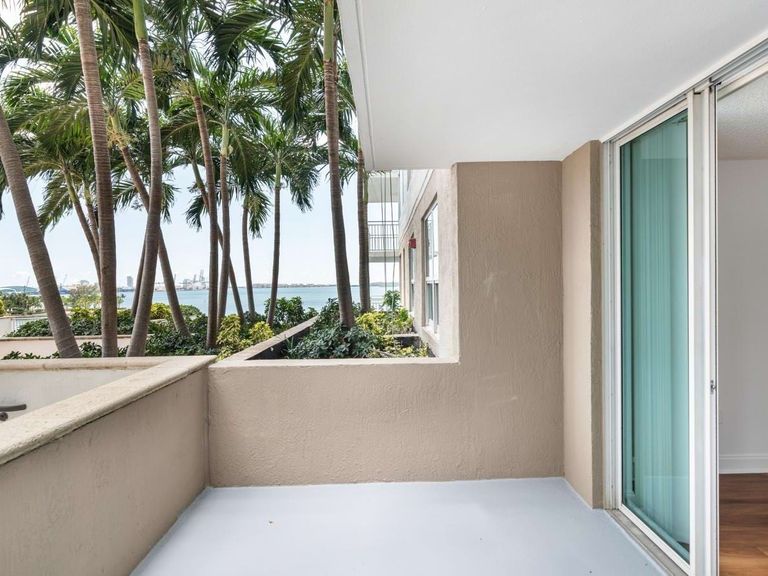 Yacht Club at Brickell Apartments apartments in Miami, FL – photo 19