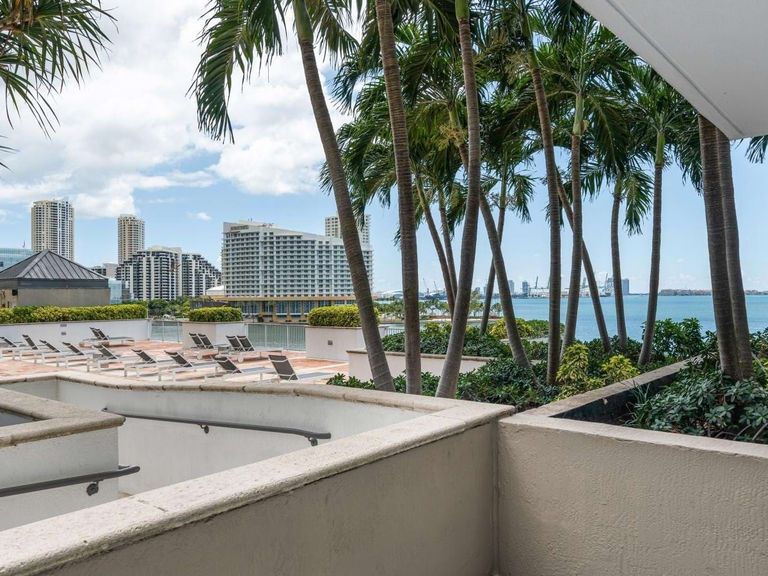Yacht Club at Brickell Apartments apartments in Miami, FL – photo 20