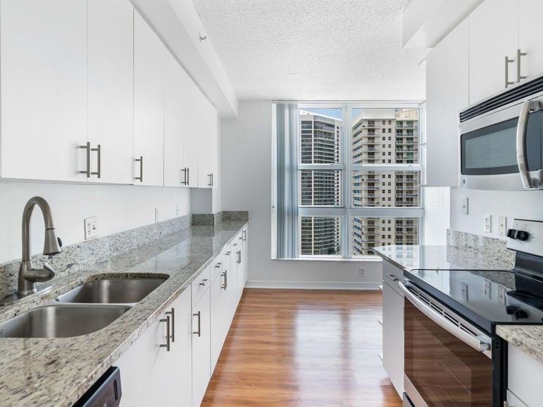 Yacht Club at Brickell Apartments apartments in Miami, FL – photo 9